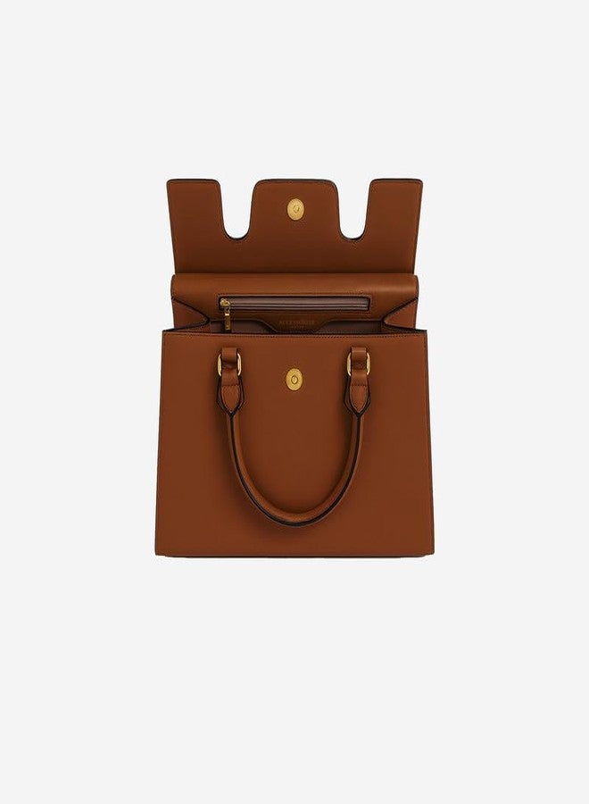 أكسيسورايز حقيبة يد نسائية من أكسسورايز لندن، لون بني، بتصميم إمبراس، بمقبض علوي منظم | حقيبة يد فاخرة - Image 5